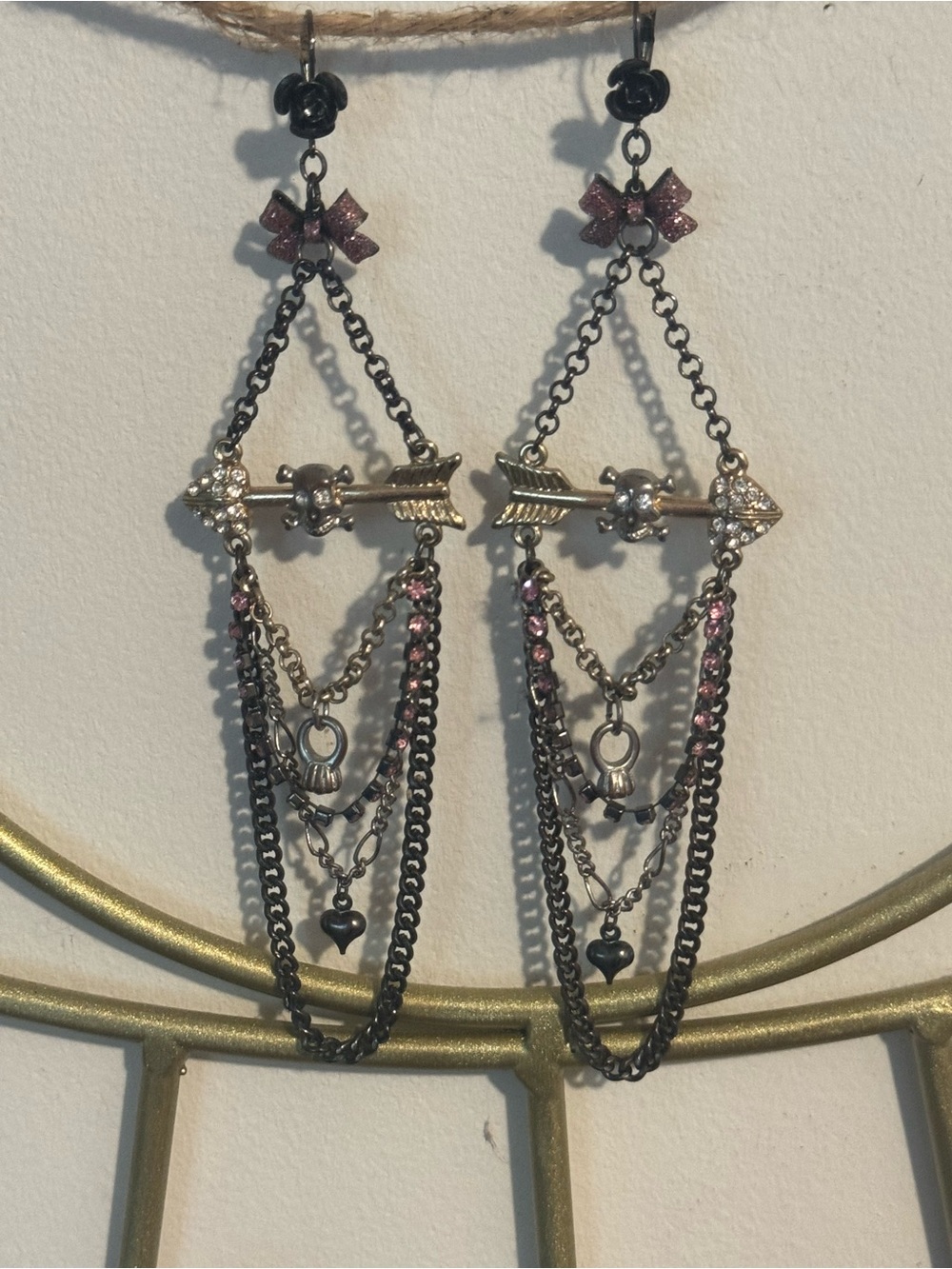 Y2K Betsey Johnson Gunmetal Arrow & Pink Crystal Dangle Earrings Vintage PRE2012